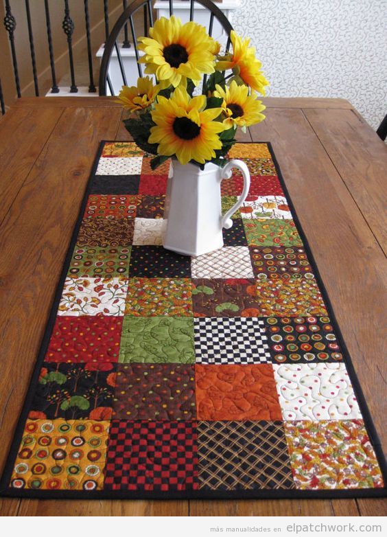 Camino de mesa patchwork con quilt cuadrado para otoño