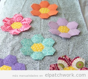 Colcha DIY con apliques flores patchwork